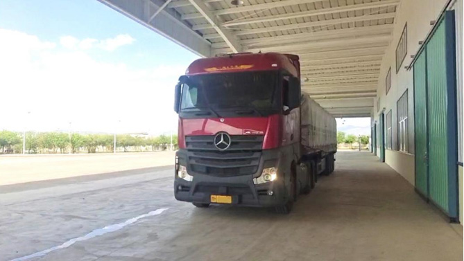 坐拥3辆奔驰Actros 张保军成运输圈“卷王”