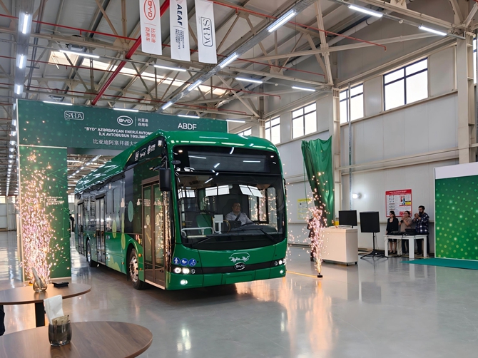 国际认可签新单！比亚迪电动大巴又批量交付阿塞拜疆