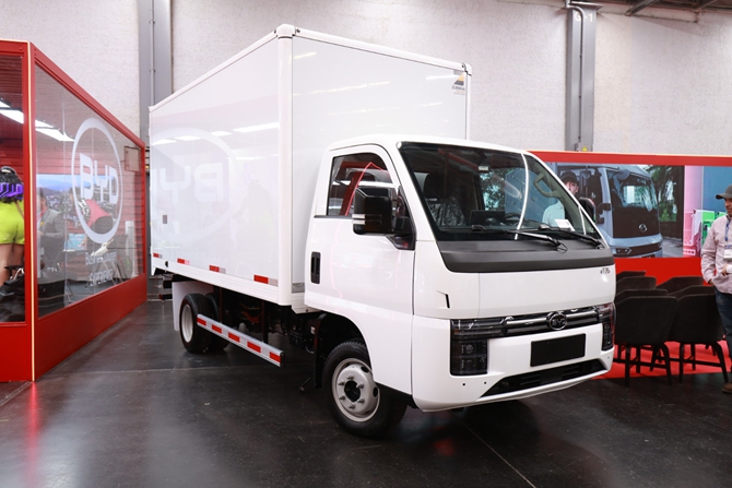 比亚迪全新纯电轿卡及厢式货车亮相拉美最大商用车展