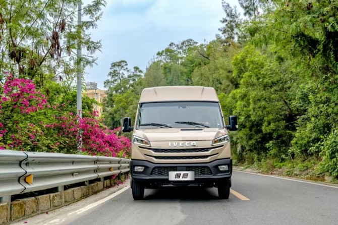 南京依维柯闪耀“车轮上的中国”：以技术实力与用户信赖斩获三项大奖